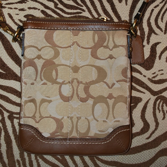 EUC Coach crossbody purse - Picture 1 of 4